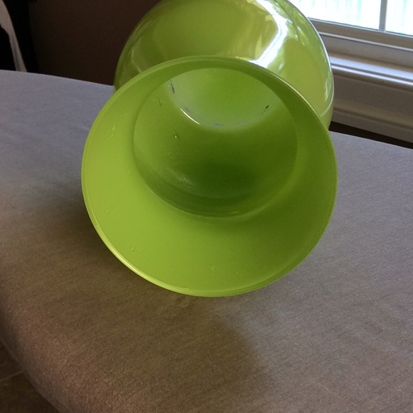 Light green vase - Picture 2 of 4